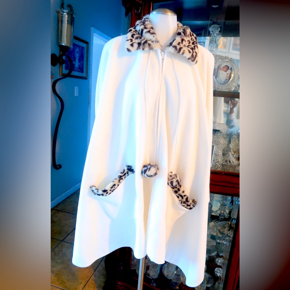 LeModa Cape Poncho White with Leopard print!